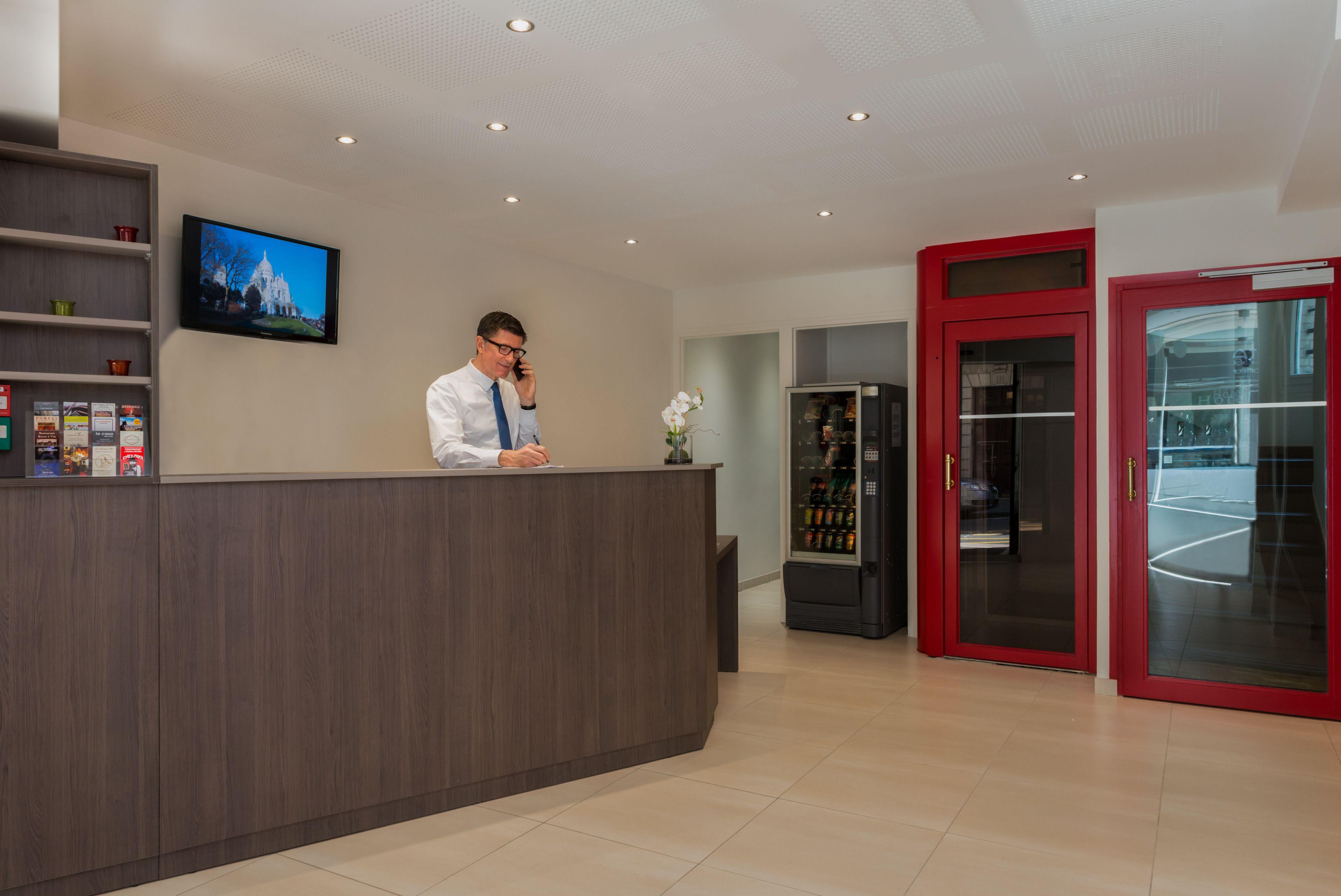 Hotel De Flore - Montmartre Paris