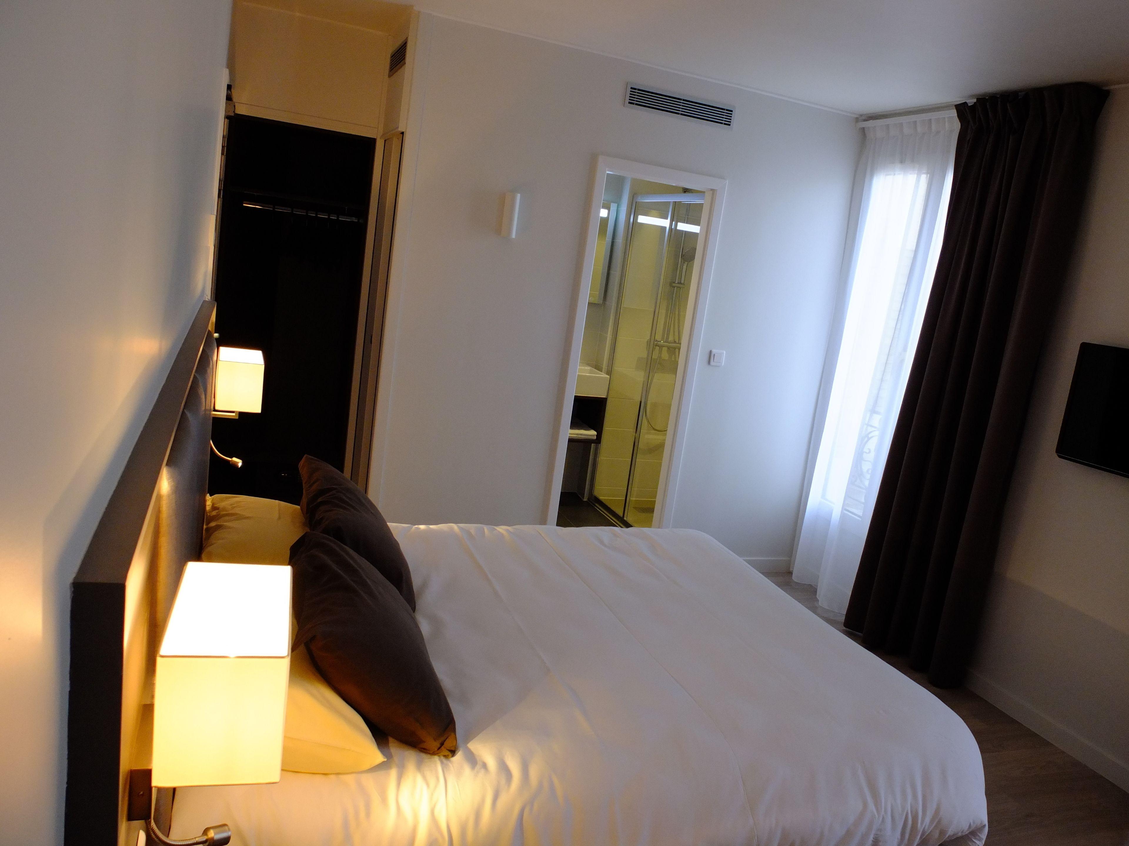 Hotel De Flore - Montmartre Paris