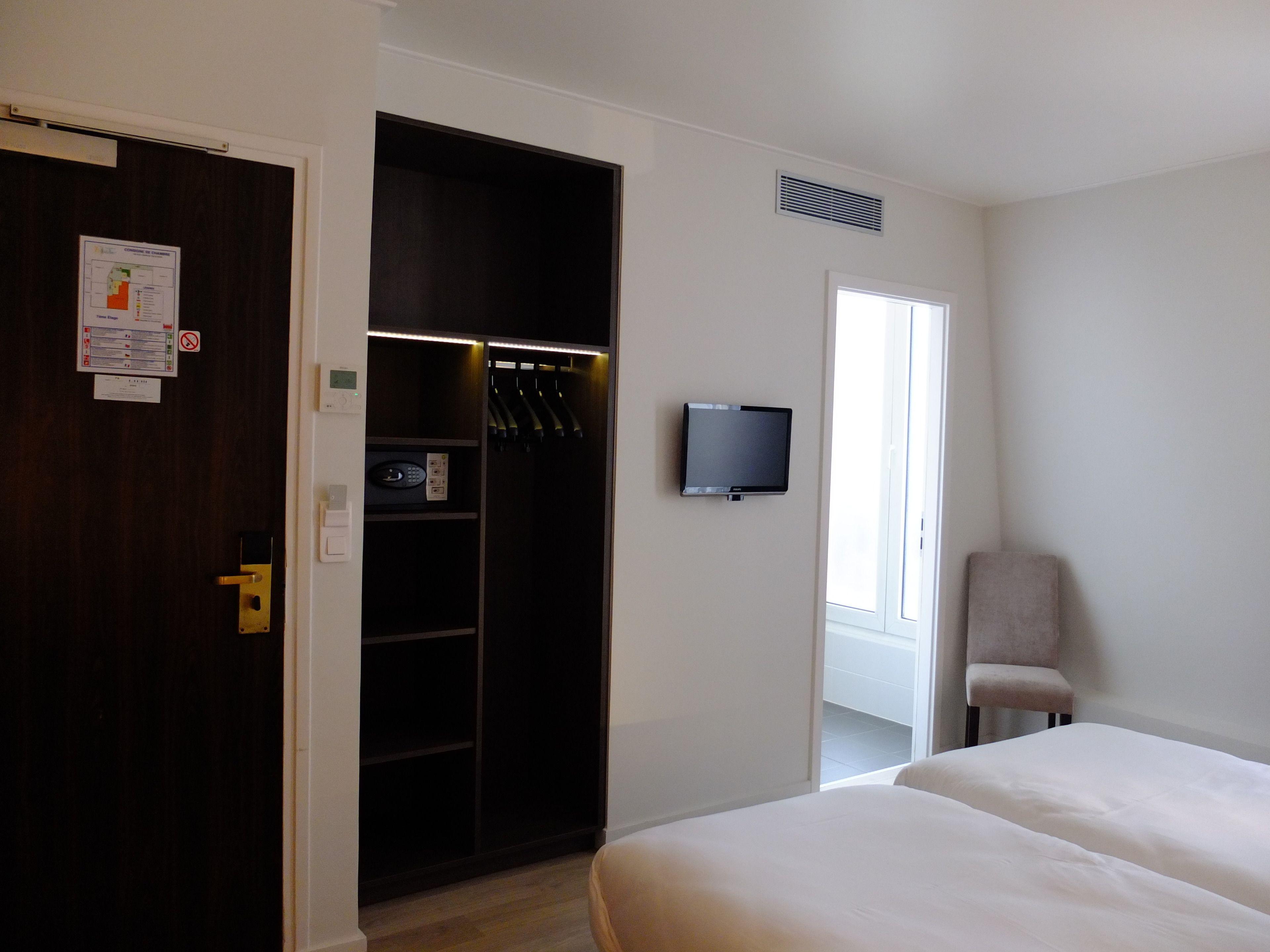 Hotel De Flore - Montmartre Paris